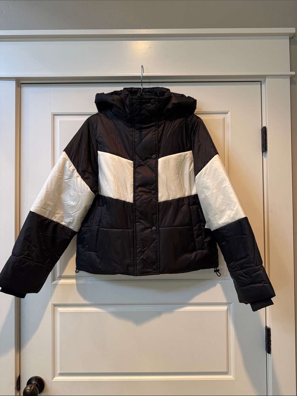 Spiritual Gangster Aero Black & White Hooded Puffer Jacket- SZ: S